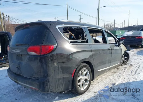 2018 Chrysler Pacifica Touring L Plus z USA, uszkodzony, nr VIN 2C4RC1EG9JR132854